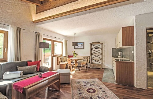 Innsbruck Apartment | Lovely apartment for 2 guests with TV, balcony and pets allowed
