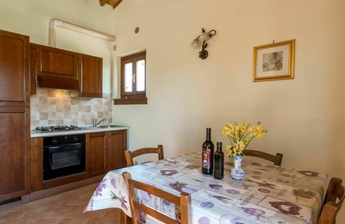Scansano Villa | Lovely apartment in villa for 6 people with WIFI, pool, TV, patio, pets allowed and parking