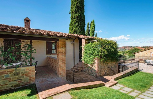 Popoltaio-Schiacciato Villa | Lovely apartment in villa for 8 guests with A/C, WIFI, pool, TV, patio and parking