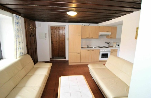 Muhldorf Apartment | Lovely apartment for 7 guests with WIFI, TV, terrace and panoramic view