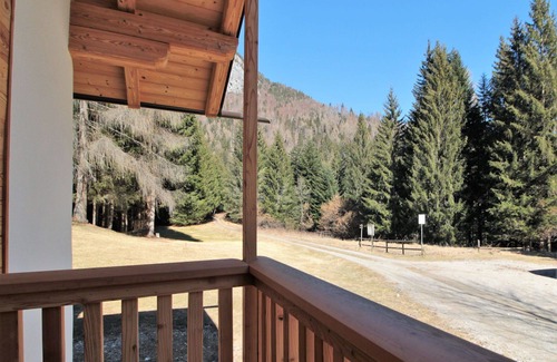 Lozzo di Cadore Apartment | Lovely apartment for 5 people with WIFI, balcony, pets allowed and panoramic view
