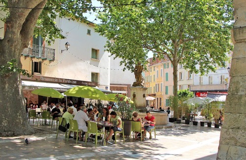 Sollies-Toucas House | Lovely apartment in villa for 4 people with pool, WIFI, A/C, TV, terrace, pets allowed and parking