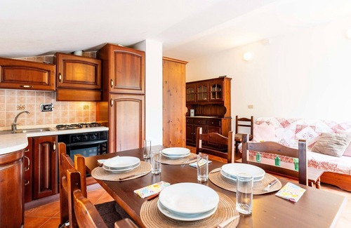Diano Castello Apartment | Lovely apartment for 5 people with WIFI, pool, TV, terrace and pets allowed