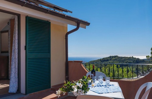 Valloria Apartment | Lovely apartment for 4 people with hot tub, pool, WIFI, TV and patio