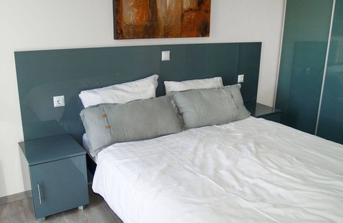 West-Graftdijk House | Lovely apartment in villa for 4 guests with WIFI, TV, terrace and parking