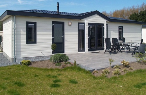 Starnmeer House | Lovely apartment in villa for 6 guests with WIFI, TV, terrace and parking