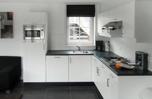 West-Graftdijk House | Lovely apartment in villa for 6 people with WIFI, TV, terrace and parking