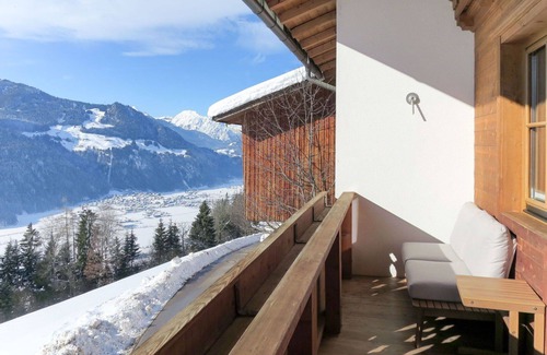 Holdernach Apartment | Lovely apartment for 4 guests with WIFI, TV, balcony and parking