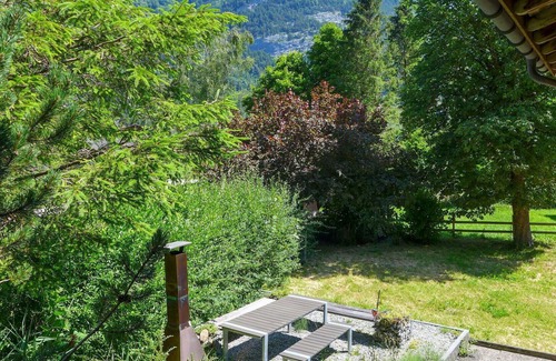 Reichenbach House | Lovely apartment in villa for 12 guests with WIFI, TV, patio, panoramic view and parking
