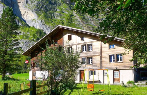 Reichenbach House | Lovely apartment in villa for 12 guests with WIFI, TV, patio, panoramic view and parking
