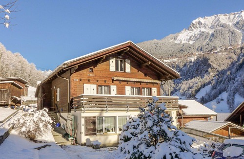 Lauterbrunnen Apartment | Lovely apartment for 4 guests with WIFI, patio and parking