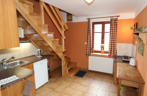 Mala Skala Villa | Lovely apartment in villa for 6 guests with WIFI, TV, patio and parking