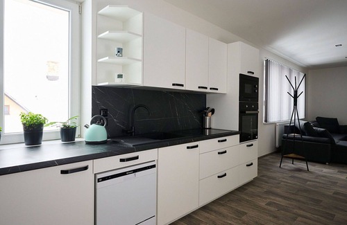 Desna Apartment | Lovely apartment for 6 people with WIFI, pool, TV, patio and parking