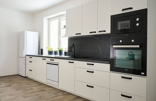 Desna Apartment | Lovely apartment for 6 people with WIFI, pool, TV, patio and parking