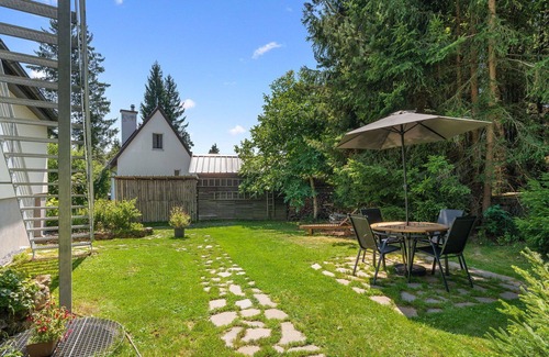 Karlovy Dvory Apartment | Lovely apartment for 5 guests with WIFI, TV and terrace