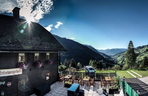 Donnersbach Apartment | Lovely apartment for 6 people with WIFI, TV, patio and pets allowed