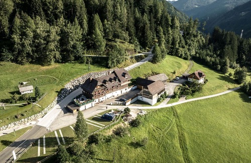 Donnersbach Apartment | Lovely apartment for 6 people with WIFI, TV, patio and pets allowed