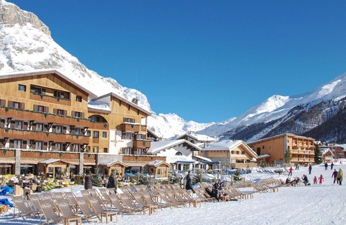 Val-d'Isere Apartment | Lovely apartment for 4 guests with WIFI, hot tub, pool, TV, balcony and parking