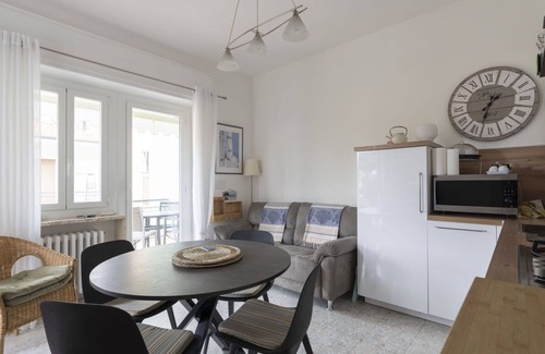 Santo Stefano al Mare Apartment | Lovely apartment for 4 people with A/C, TV, balcony and pets allowed