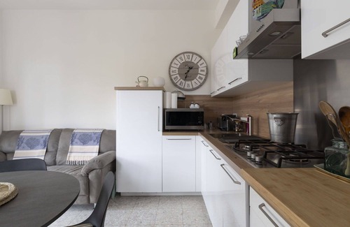 Santo Stefano al Mare Apartment | Lovely apartment for 4 people with A/C, TV, balcony and pets allowed