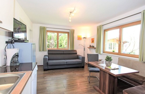 Kapfing Apartment | Lovely apartment for 4 guests with WIFI, TV, patio and parking