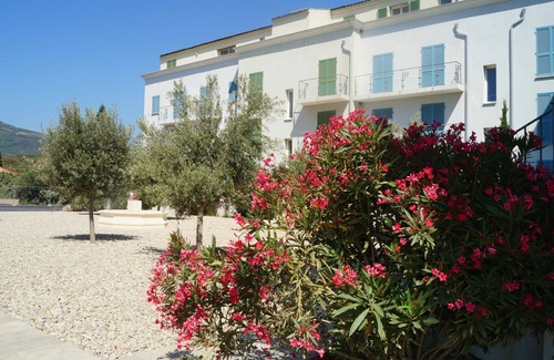 Macinaggio Apartment | Lovely apartment for 4 guests with A/C, TV, terrace, pets allowed and parking