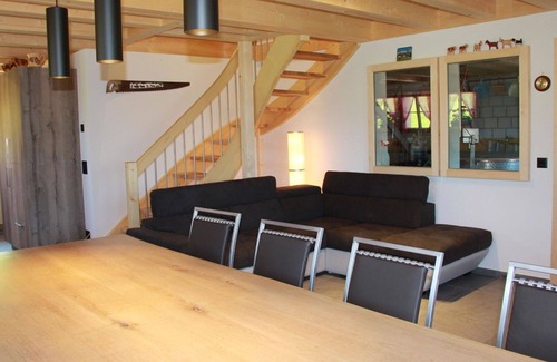 Lenk Apartment | Lovely apartment for 10 guests with TV and balcony