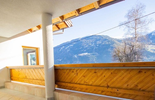 Wenns Apartment | Lovely apartment for 10 guests with WIFI, TV, patio, pets allowed and parking