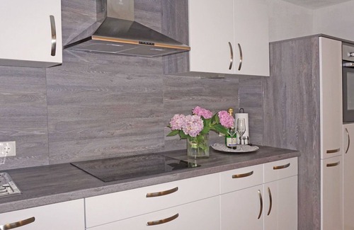 Wenns Apartment | Lovely apartment for 10 guests with WIFI, TV, patio, pets allowed and parking