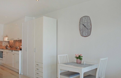 Locarno Apartment | Lovely apartment for 2 guests with WIFI, pool, TV, patio and panoramic view