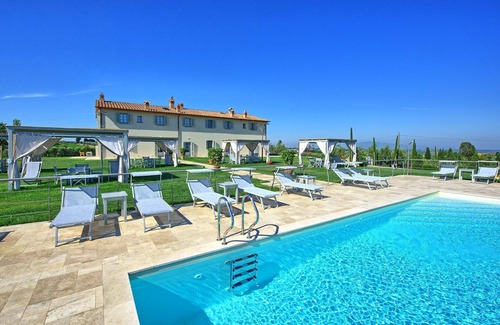 Cerreto Guidi Apartment | Lovely apartment for 3 people with pool, WIFI, A/C, TV, panoramic view and parking