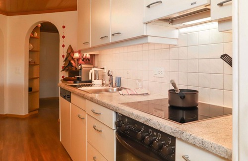 Saanen Apartment | Lovely apartment for 4 people with WIFI, TV, balcony and panoramic view