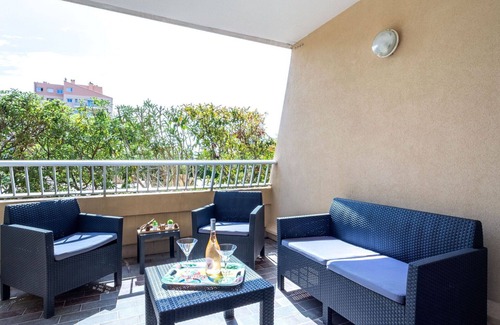 Toulon - Hyeres Apartment | Lovely apartment for 4 people with WIFI, TV, terrace, pets allowed and panoramic view