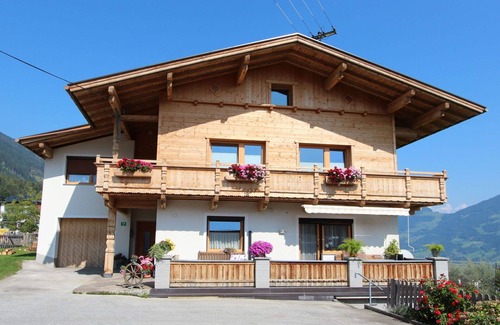 Fuegenberg Apartment | Lovely apartment for 4 guests with WIFI, TV, terrace and panoramic view