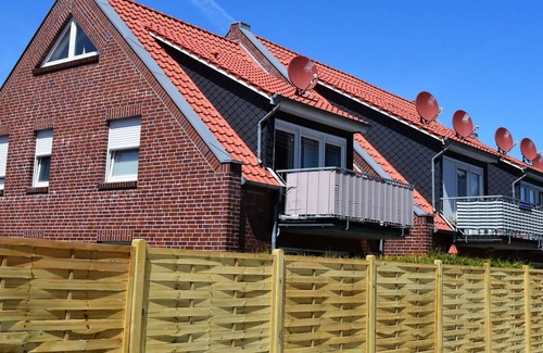 Norddeich Apartment | Lovely apartment for 4 guests with WIFI, TV, terrace and parking