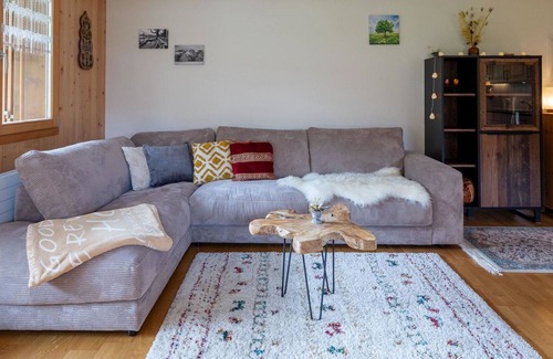 Lenk Apartment | Lovely apartment for 4 guests with WIFI, TV, balcony and parking