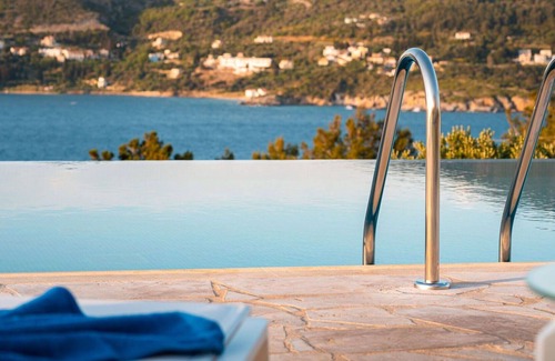 Samos Apartment | Lovely apartment for 4 people with pool, WIFI, A/C, TV, balcony, panoramic view and parking