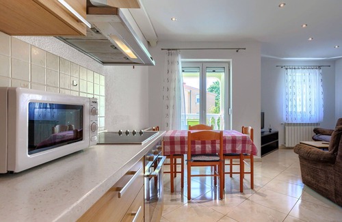 Cancini Apartment | Lovely apartment for 4 people with WIFI, A/C, TV, terrace and parking