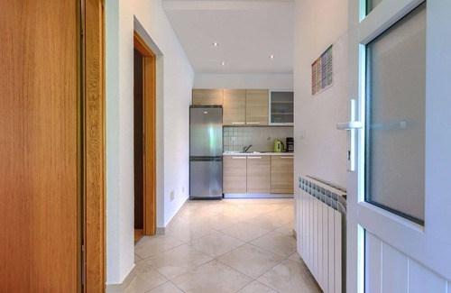 Cancini Apartment | Lovely apartment for 4 people with WIFI, A/C, TV, terrace and parking