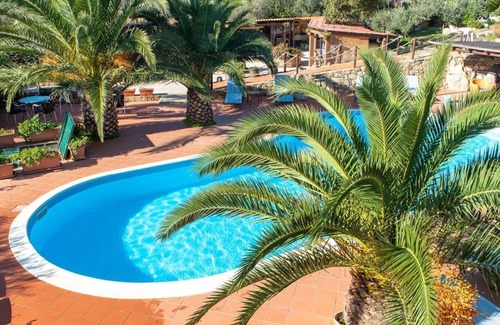 Telti Apartment | Lovely apartment for 4 people with pool, A/C, WIFI, TV, patio, pets allowed and parking