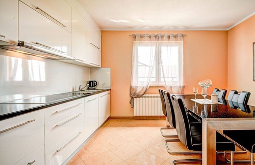 Umag Apartment | Lovely apartment for 4 people with hot tub, A/C, WIFI, TV and terrace