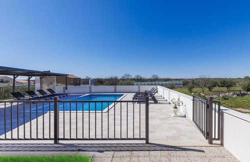 Umag Apartment | Lovely apartment for 4 people with hot tub, A/C, WIFI, TV and terrace