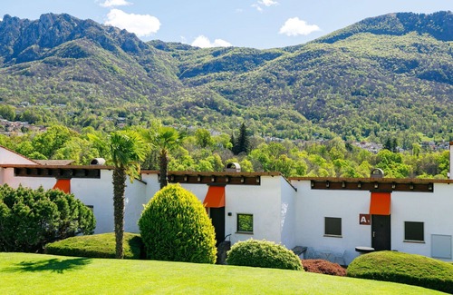Sonvico Apartment | Lovely apartment for 5 people with pool, WIFI, TV, patio, pets allowed, panoramic view and parking