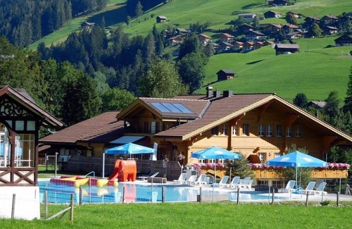 Lenk Apartment | Lovely apartment for 5 guests with WIFI, TV, balcony and pets allowed