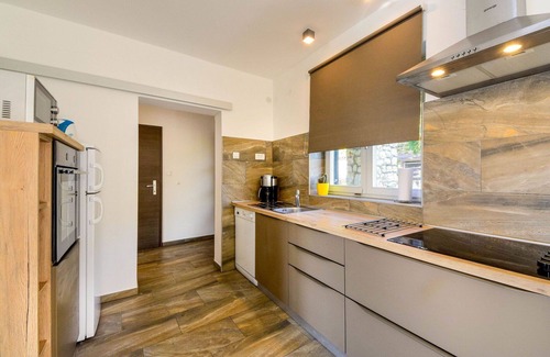 Municipality of Omisalj Apartment | Lovely apartment for 5 guests with A/C, WIFI, TV, terrace and pets allowed