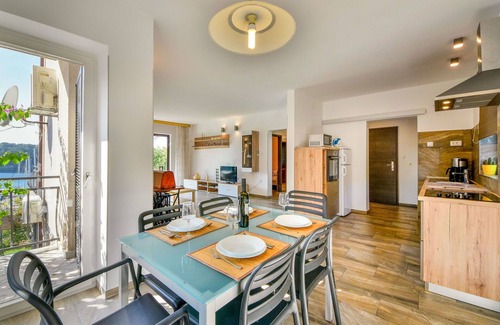 Municipality of Omisalj Apartment | Lovely apartment for 5 guests with A/C, WIFI, TV, terrace and pets allowed