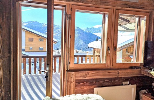 Verbier Apartment | Lovely apartment for 6 guests with WIFI, TV, terrace and pets allowed
