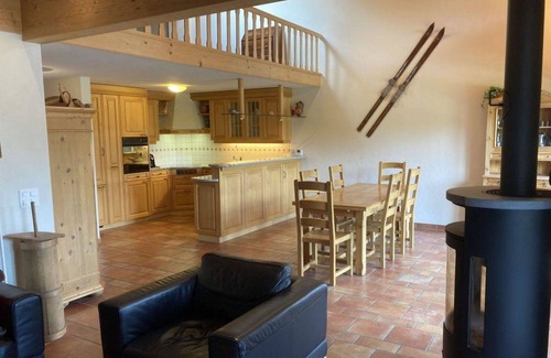 Saanenmoeser Apartment | Lovely apartment for 6 guests with WIFI, TV and balcony