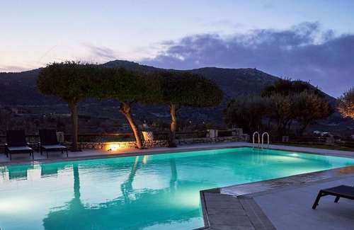 Archanes Apartment | Lovely apartment for 6 guests with WIFI, A/C, pool, TV, terrace, panoramic view and parking