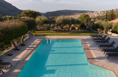 Archanes Apartment | Lovely apartment for 6 guests with WIFI, A/C, pool, TV, terrace, panoramic view and parking